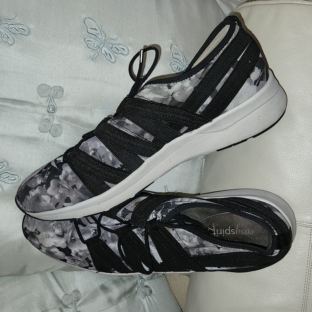 Easy Spirit slip on sneakers